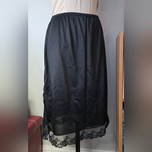 Vintage Mel Lin Half Slip Lace Hem Black Nylon Size Medium - Picture 2 of 10